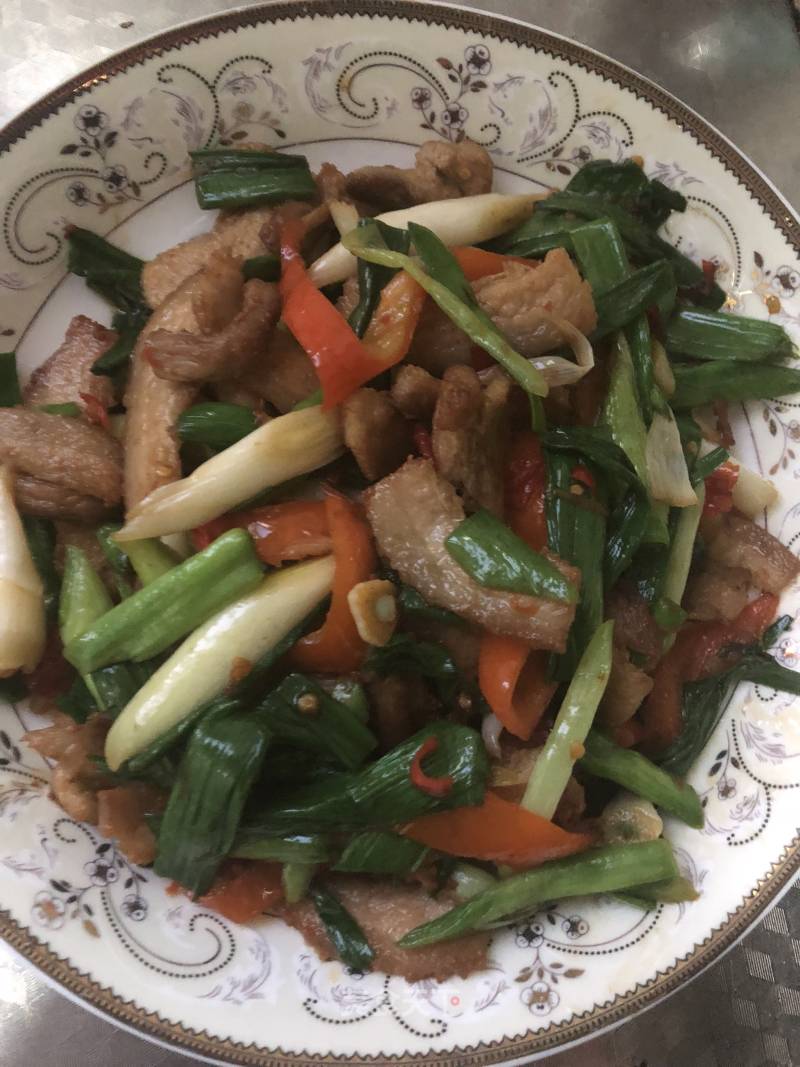 Stir-fried Pork with Garlic Sprouts recipe