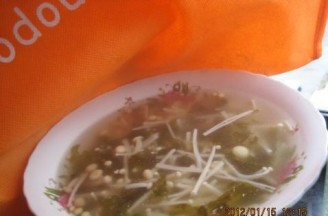 Enoki Mushroom and Seaweed Soup recipe