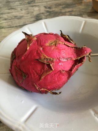 "lazy Meal" Dragon Fruit Yogurt Cup recipe
