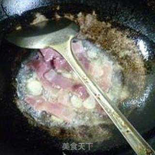 Stir-fried No. 5 Dishes with Bacon and Loofah recipe