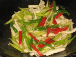 Stir-fried Reed with Seafood Mushroom recipe