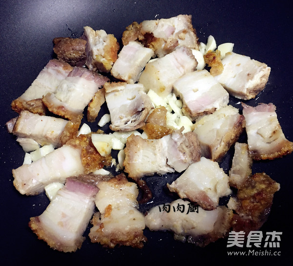 Stir-fried Pork with Garlic Sprouts recipe