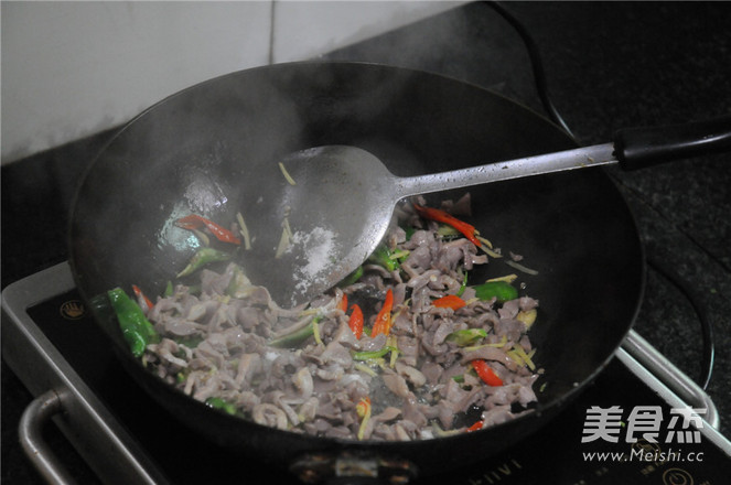 Dad’s Favorite Dish to Go with Alcohol---stir-fried Chicken Gizzard Flowers recipe