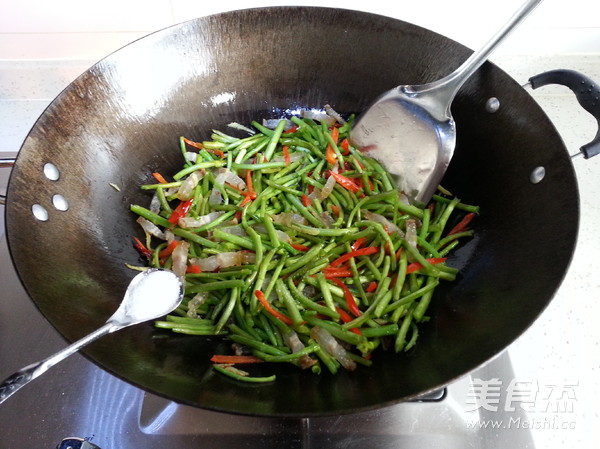 Stir-fried Bacon with Artemisia Quinoa recipe