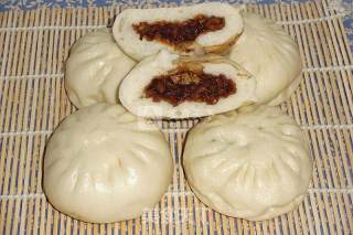 Steamed Buns with Bamboo Shoots and Braised Pork recipe
