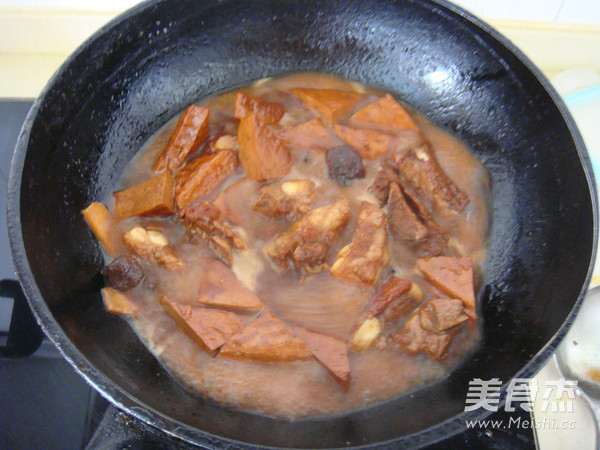 Braised Pork Ribs with Plum Sauce and Maqiao Dried Beans recipe