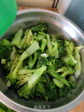 Unbaked Three-color Broccoli recipe