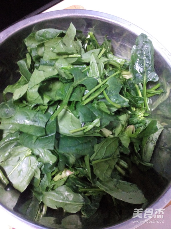 Spinach Mixed with Seafood recipe