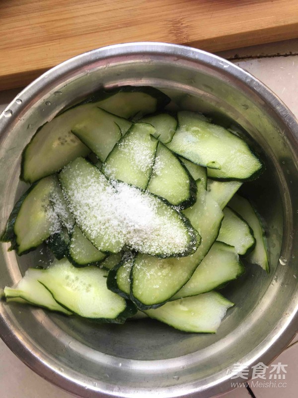 Cucumber Mixed with Bean Curd recipe