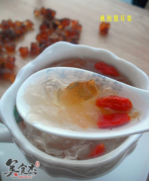 Peach Gum White Fungus Soup recipe