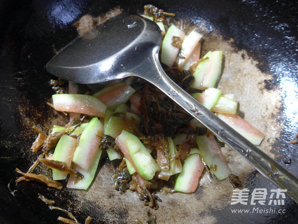 Stir-fried Watermelon Peel with Plum Dried Vegetables recipe