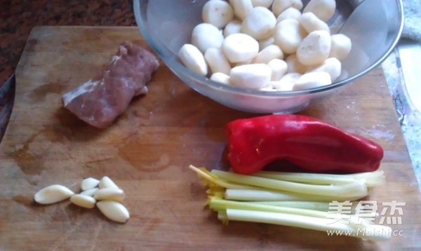 Stir-fried Pork with Water Chestnuts recipe