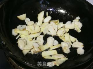 Stir-fried Pork with Winter Bamboo Shoots and Water Chestnuts recipe