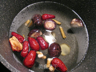 Red Dates and American Ginseng Chicken Soup - Runzao Soup recipe