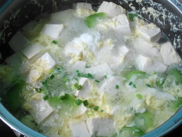 Loofah Tofu and Egg Soup recipe