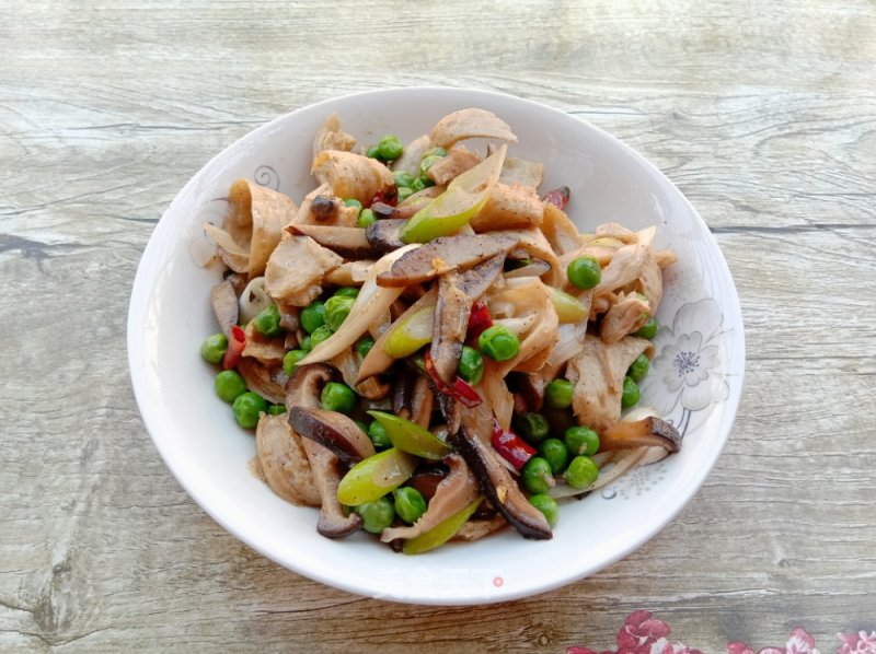 Fried Gluten with Mushrooms and Green Beans recipe