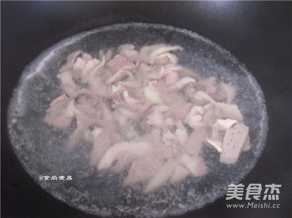Hor Fun with Wolfberry Leaf and Pork Miscellaneous Soup recipe