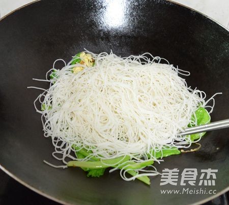 Cantonese Fried Rice Noodles recipe