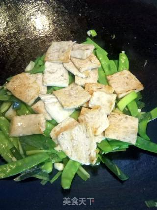 Fried Pork Strips with Snow Beans recipe