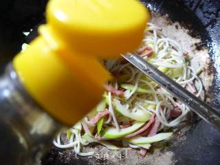 Fried Noodles with Ham and Bamboo Shoots recipe