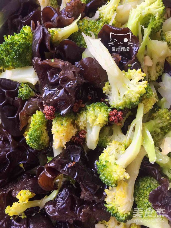 Broccoli with Fungus (cold Dish) recipe