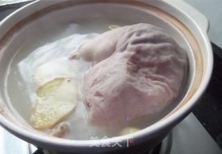 Pork Belly with Ginkgo Branch and Bamboo Pepper in Clay Pot recipe