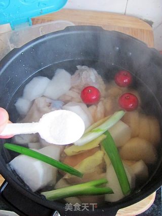 Hawthorn and Radish Bone Soup recipe