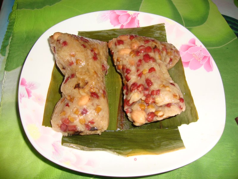 【five-spice Egg Yolk Meat Dumplings】——a Love Gift for The Family on The Dragon Boat Festival recipe