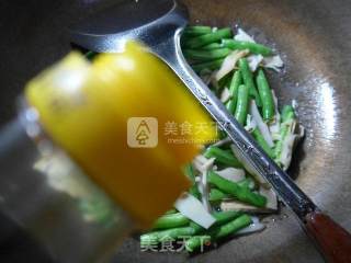 Stir-fried Bamboo Shoots with Plum Beans recipe