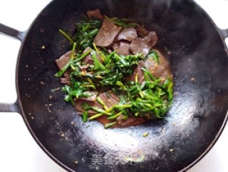 Stir-fried Duck Blood with Leek recipe