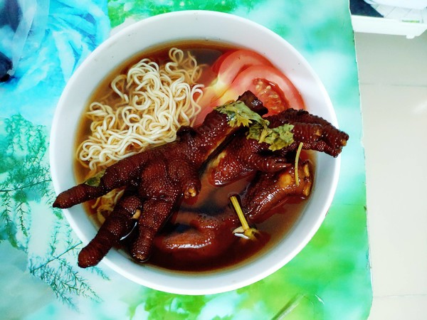 Hot and Sour Chicken Feet Noodle Soup recipe