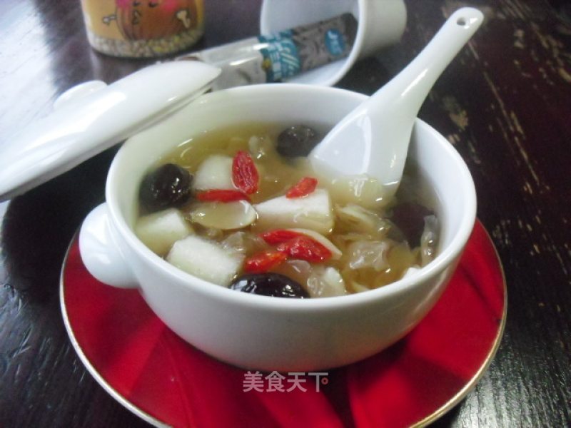 Lily Red Date and White Fungus Soup