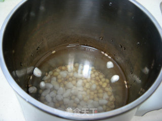 Soy Milk with Soybeans, Peanuts, Wheat Kernels recipe