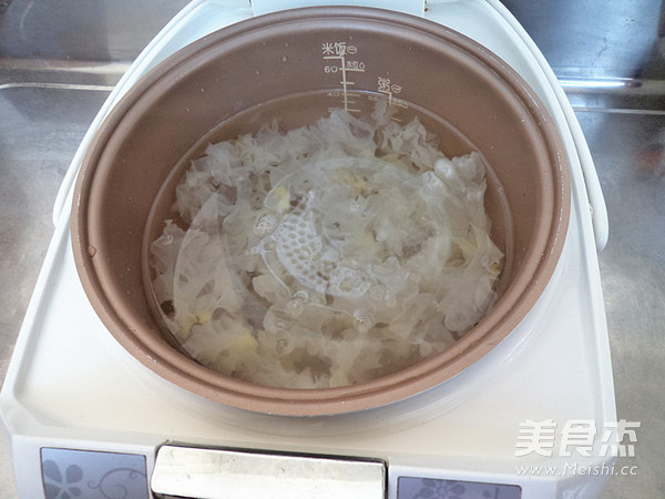 Sydney Longan and Tremella Soup recipe