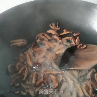 Stir-fried Shiitake Mushrooms with Vegetable Core recipe