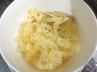 Sydney White Fungus and Wolfberry Beauty Soup recipe