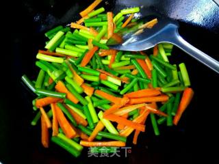 Twice-cooked Pork with Garlic Moss recipe