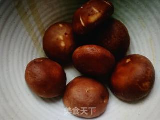 Appetizer: Stir-fried Shiitake Mushrooms with Millet Pepper recipe