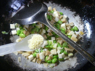 Stir-fried Edamame with Lamb's Tail and Bamboo Shoot recipe