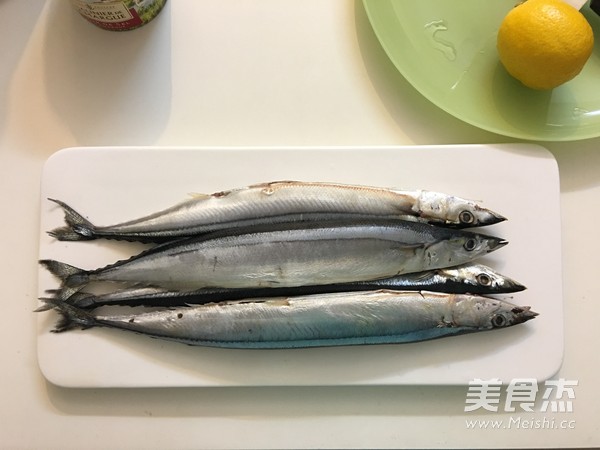 Salt-grilled Saury recipe