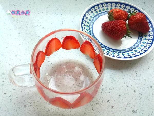 Oatmeal Crisp Strawberry Yogurt Cup recipe