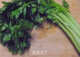 One of Ten Ways to Eat Celery Leaves [celery Leaves and Nuts] recipe