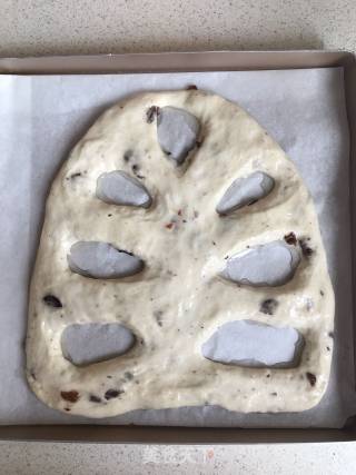 Leaf-shaped Raisin Scones recipe