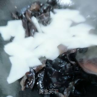 Fried Yam with Fungus recipe