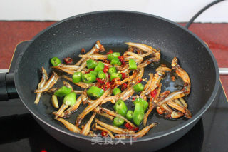 Stir-fried Dried River Fish with Leeks recipe