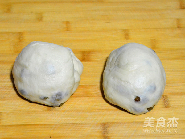 Dried Fruit Soft European Buns for The First Try recipe