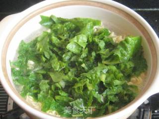 Lettuce and Egg Boiled Instant Noodles recipe