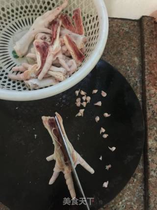 Chicken Feet and Chicken Wing Tips with Mixed Sauce and Fungus Cold Dressing recipe