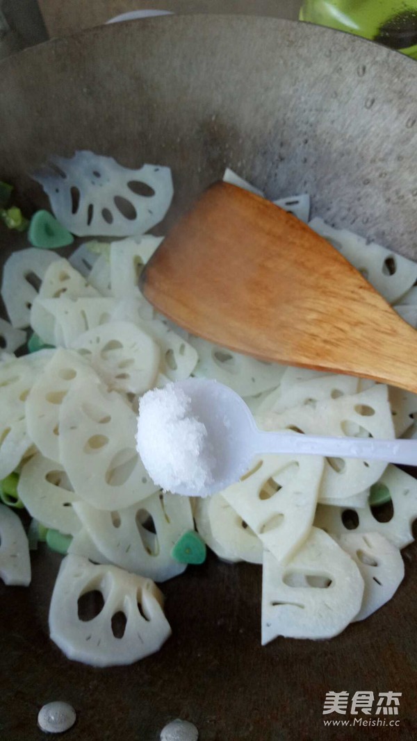 Fried Lotus Root Slices with Laba Garlic recipe