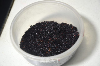 Combination of Chinese and Western to Make Black Rice Cake recipe